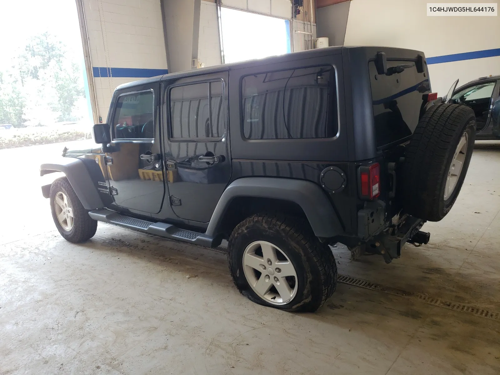 1C4HJWDG5HL644176 2017 Jeep Wrangler Unlimited Sport