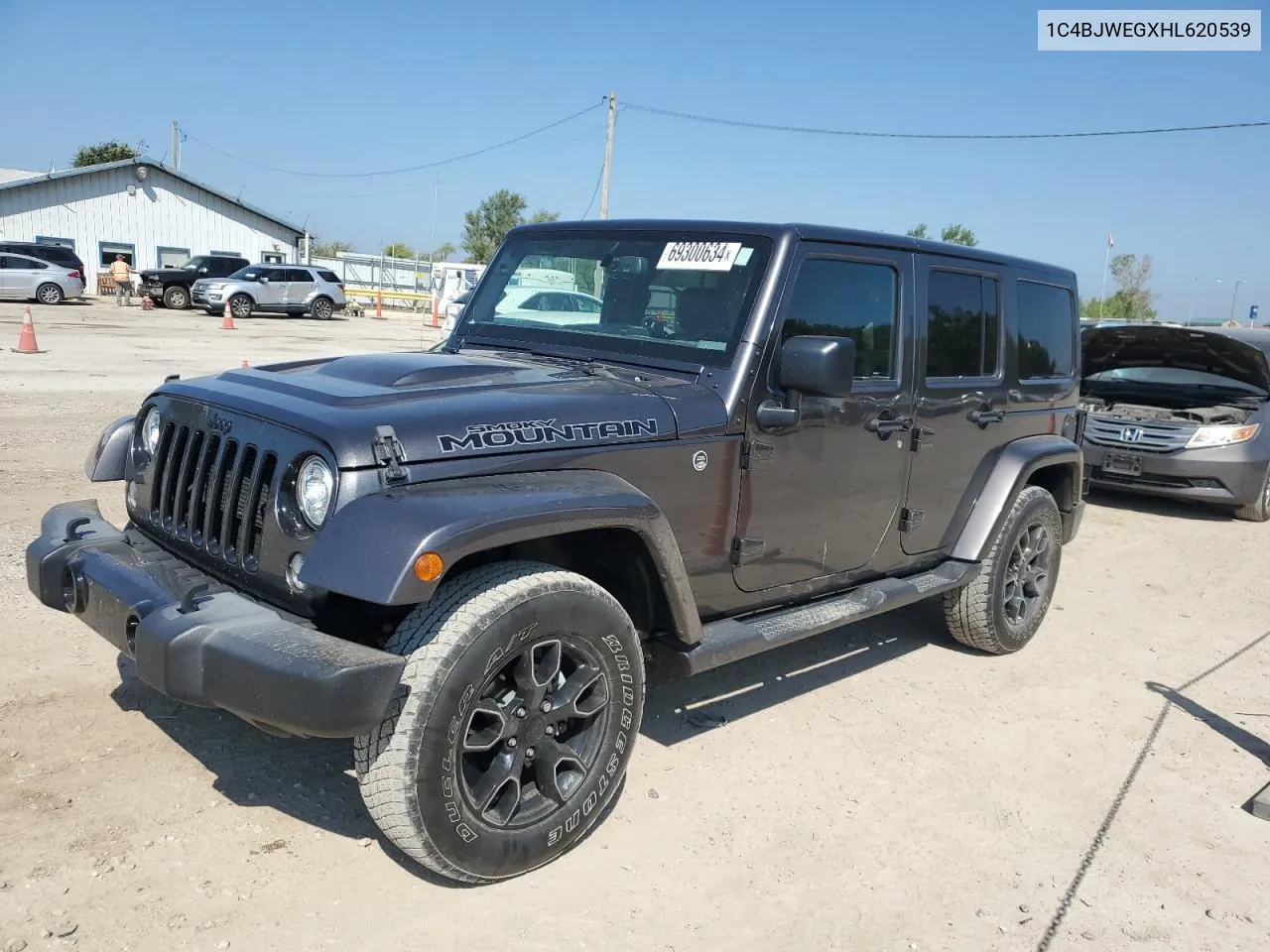 1C4BJWEGXHL620539 2017 Jeep Wrangler Unlimited Sahara