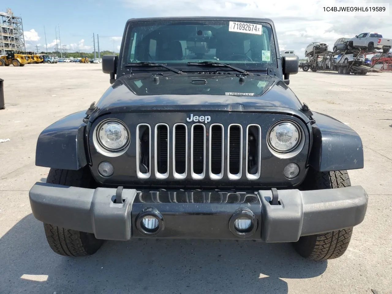 1C4BJWEG9HL619589 2017 Jeep Wrangler Unlimited Sahara