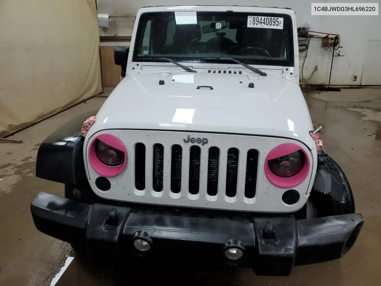 1C4BJWDG3HL696220 2017 Jeep Wrangler Unlimited Sport