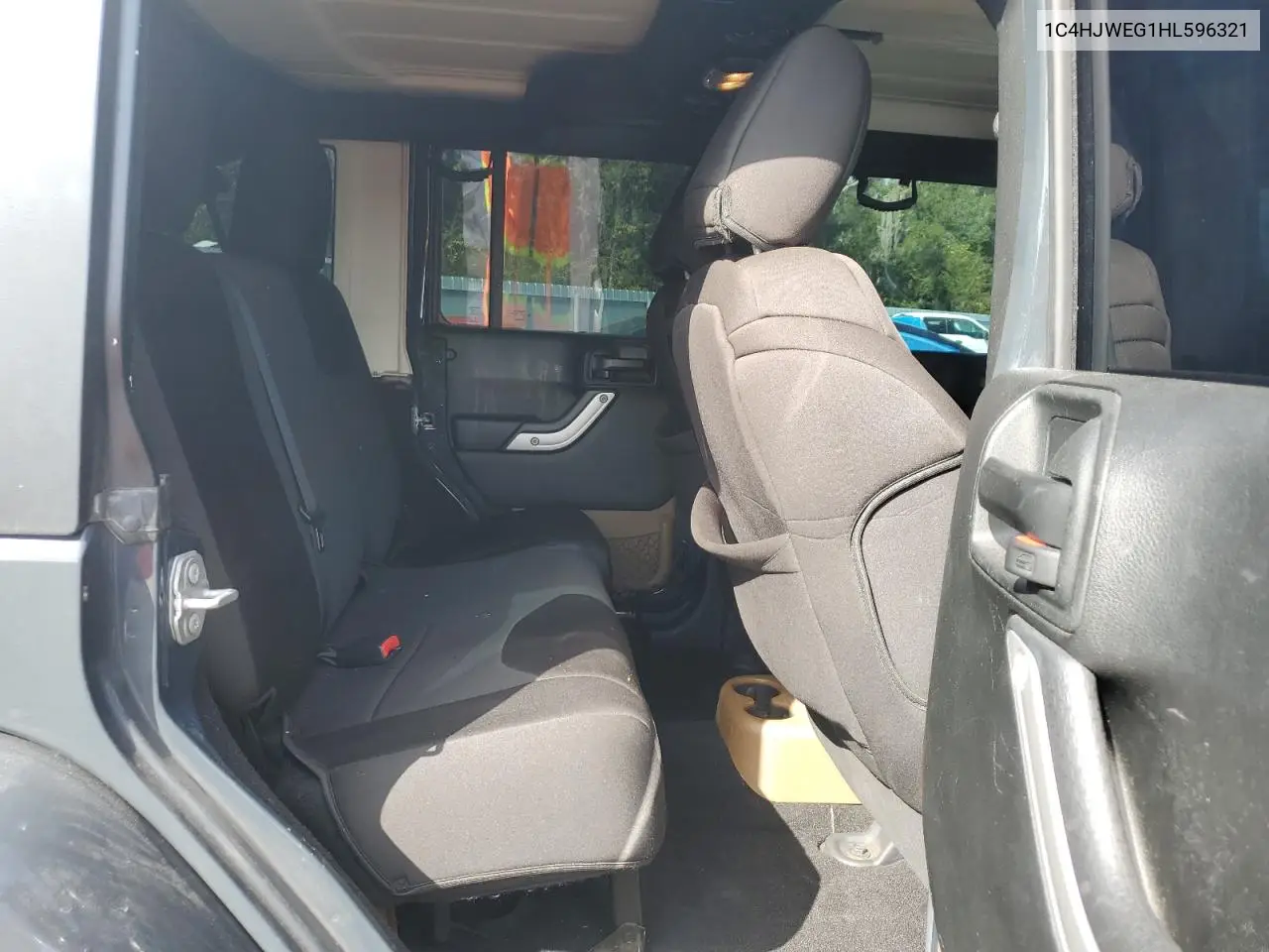 1C4HJWEG1HL596321 2017 Jeep Wrangler Unlimited Sahara