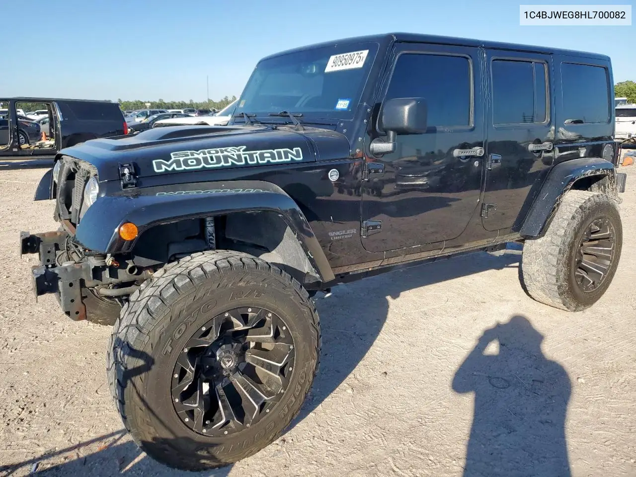 1C4BJWEG8HL700082 2017 Jeep Wrangler Unlimited Sahara