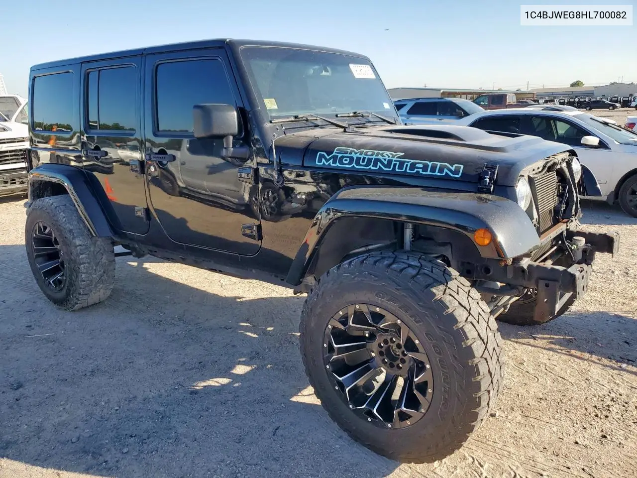 1C4BJWEG8HL700082 2017 Jeep Wrangler Unlimited Sahara