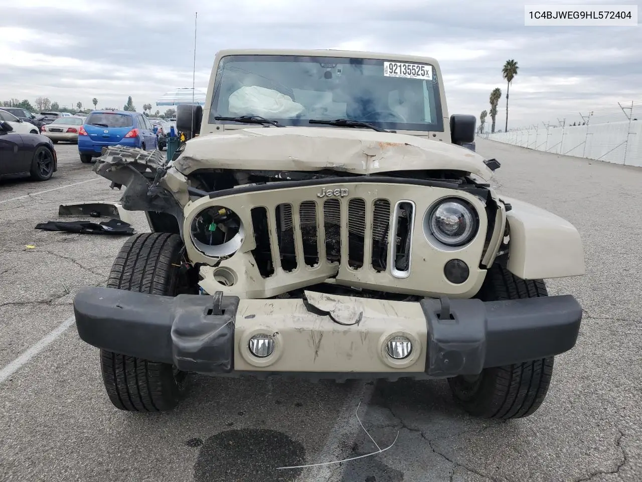 1C4BJWEG9HL572404 2017 Jeep Wrangler Unlimited Sahara
