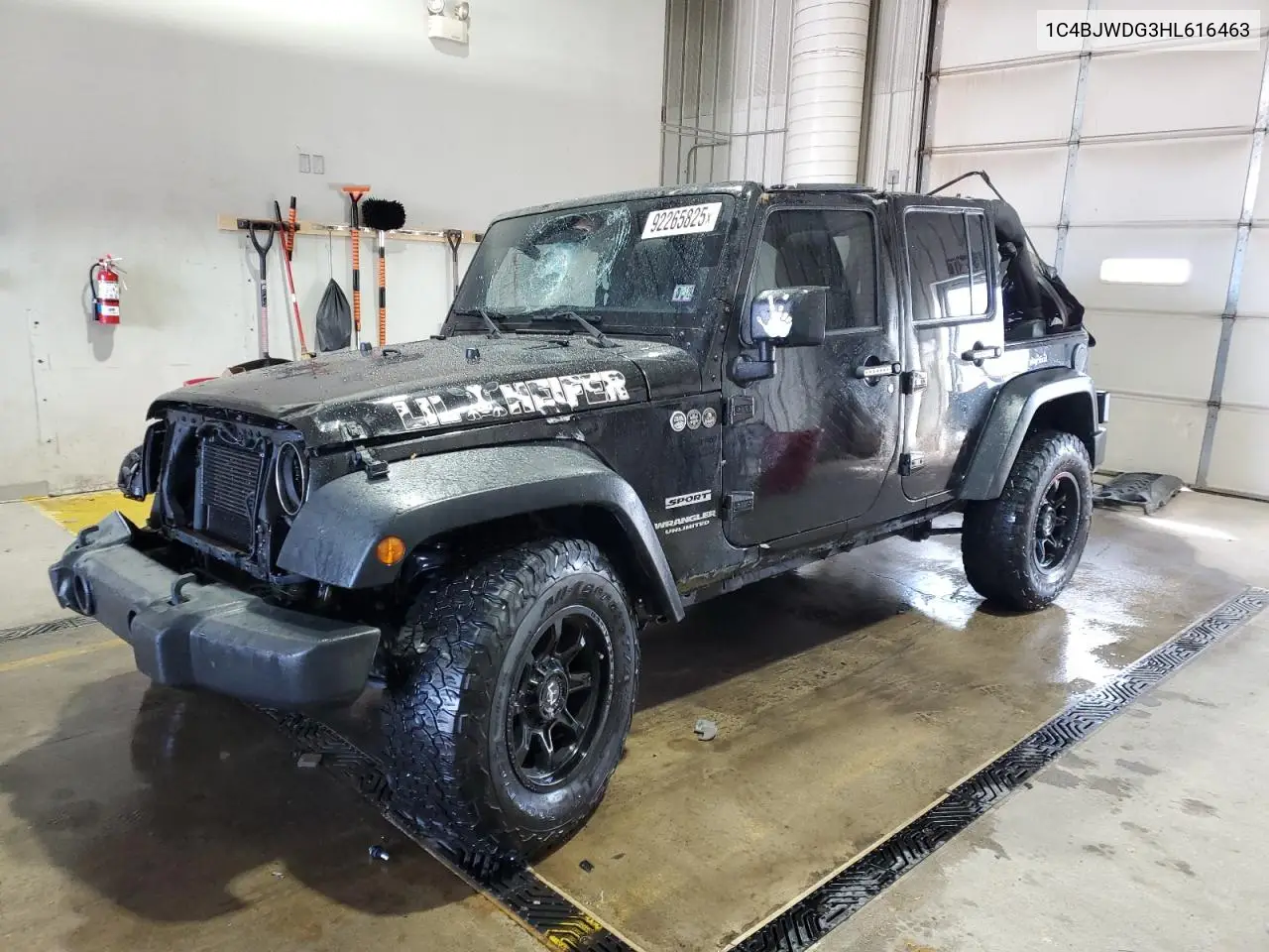 1C4BJWDG3HL616463 2017 Jeep Wrangler Unlimited Sport