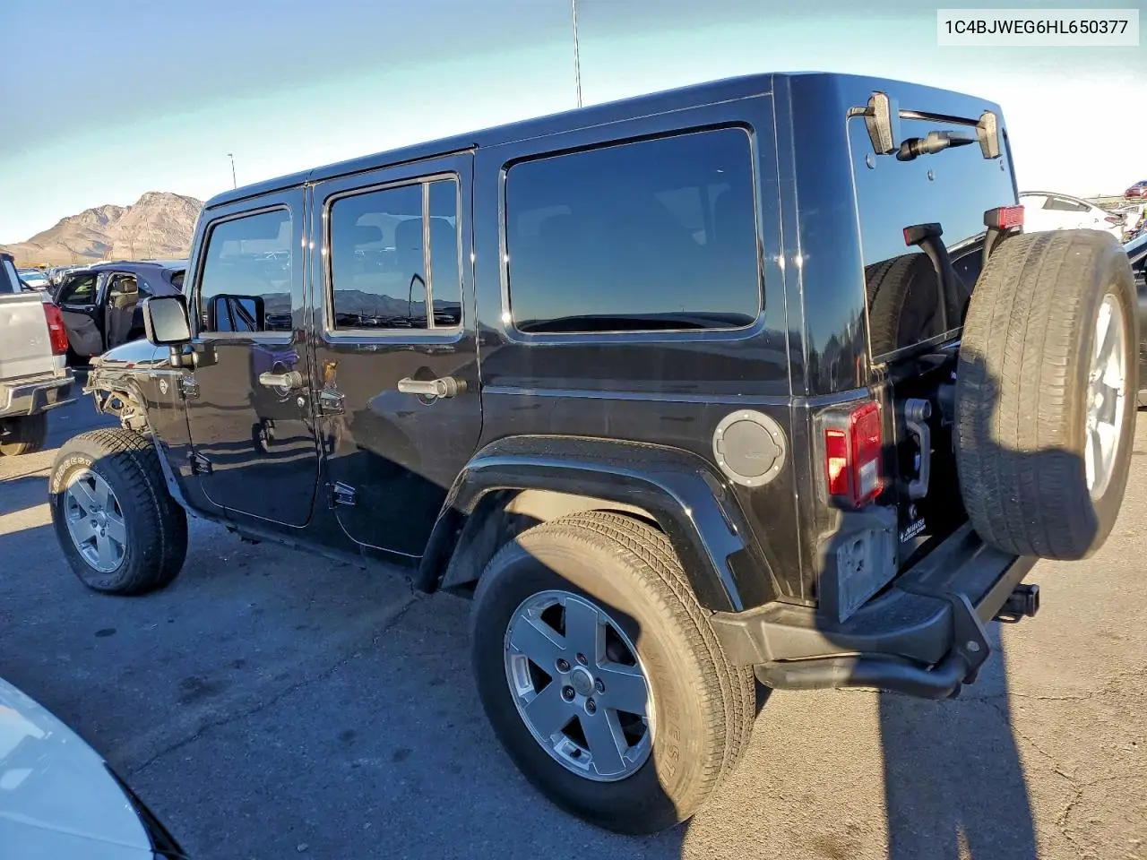 1C4BJWEG6HL650377 2017 Jeep Wrangler Unlimited Sahara