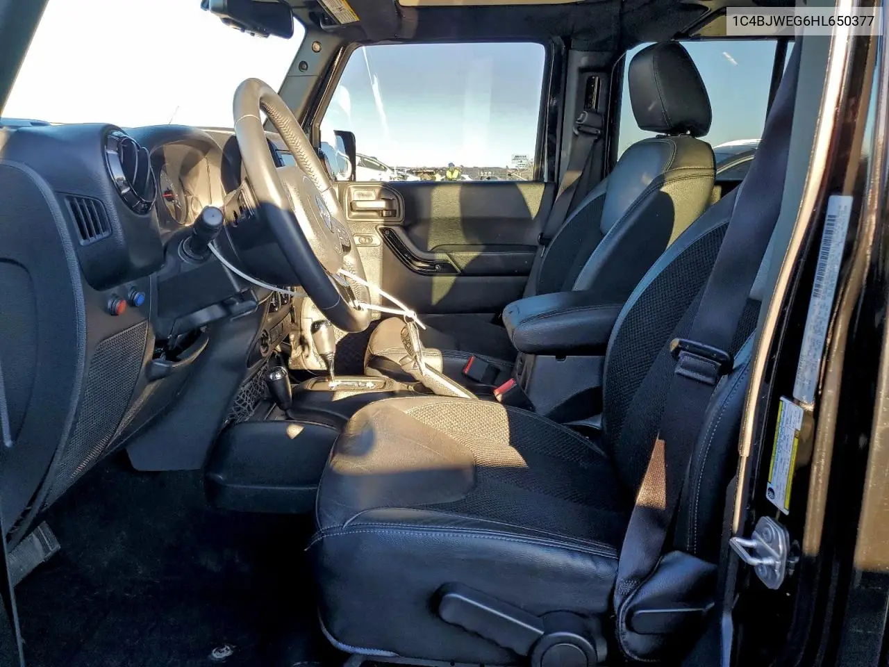 1C4BJWEG6HL650377 2017 Jeep Wrangler Unlimited Sahara
