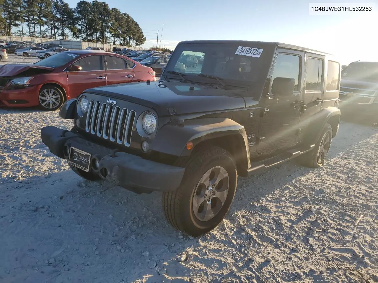 1C4BJWEG1HL532253 2017 Jeep Wrangler Unlimited Sahara