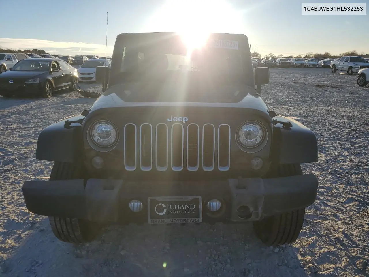 1C4BJWEG1HL532253 2017 Jeep Wrangler Unlimited Sahara