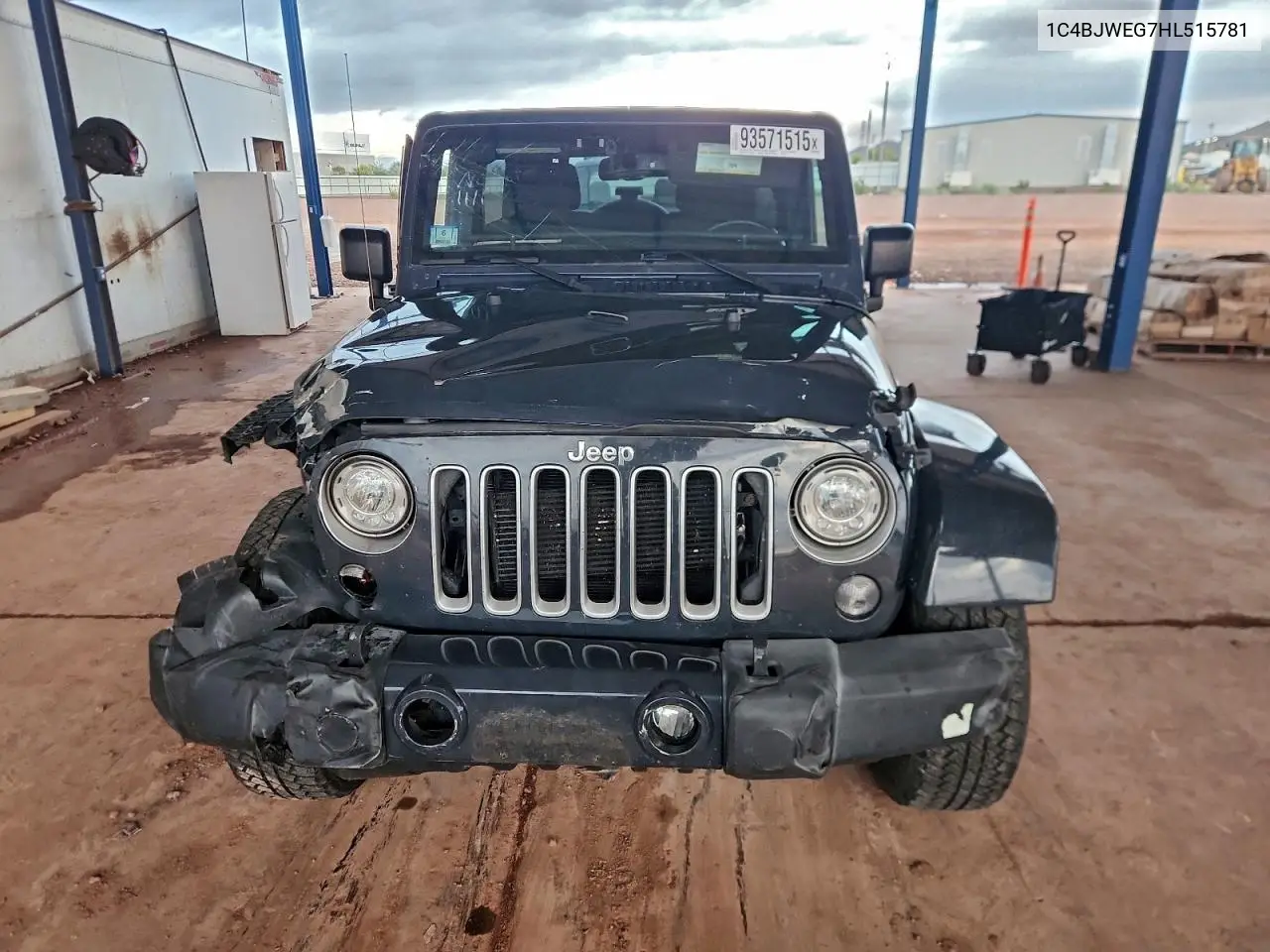 1C4BJWEG7HL515781 2017 Jeep Wrangler Unlimited Sahara