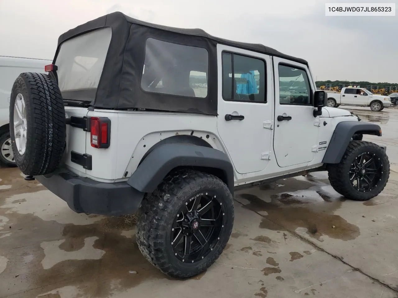 1C4BJWDG7JL865323 2018 Jeep Wrangler Unlimited Sport