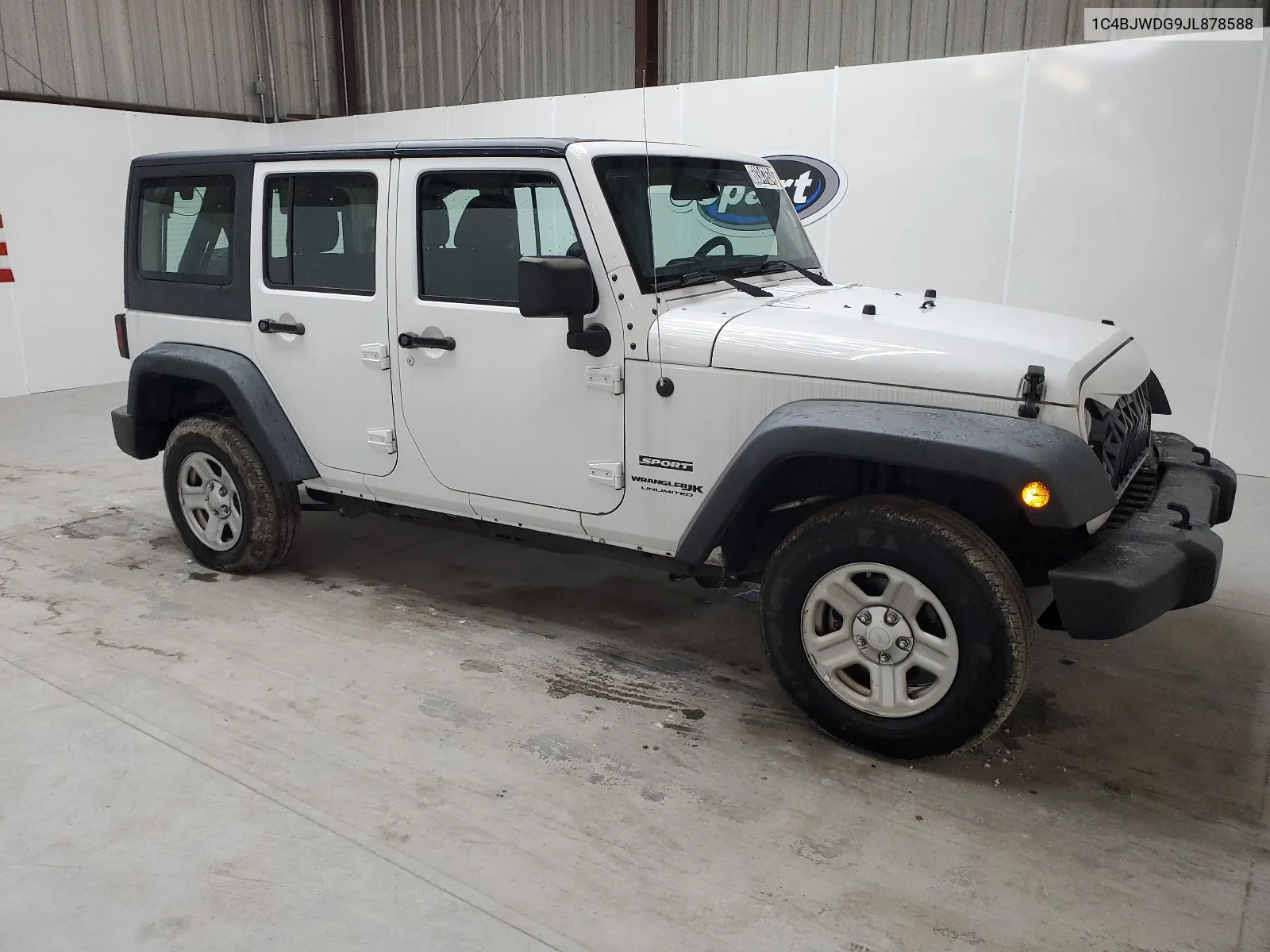 1C4BJWDG9JL878588 2018 Jeep Wrangler Unlimited Sport