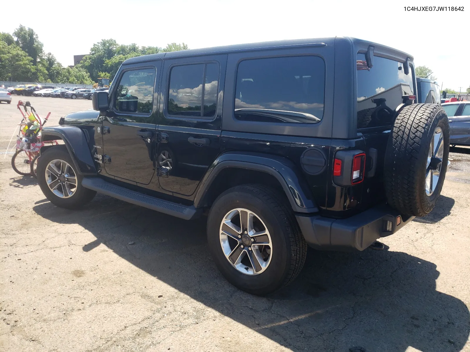 1C4HJXEG7JW118642 2018 Jeep Wrangler Unlimited Sahara