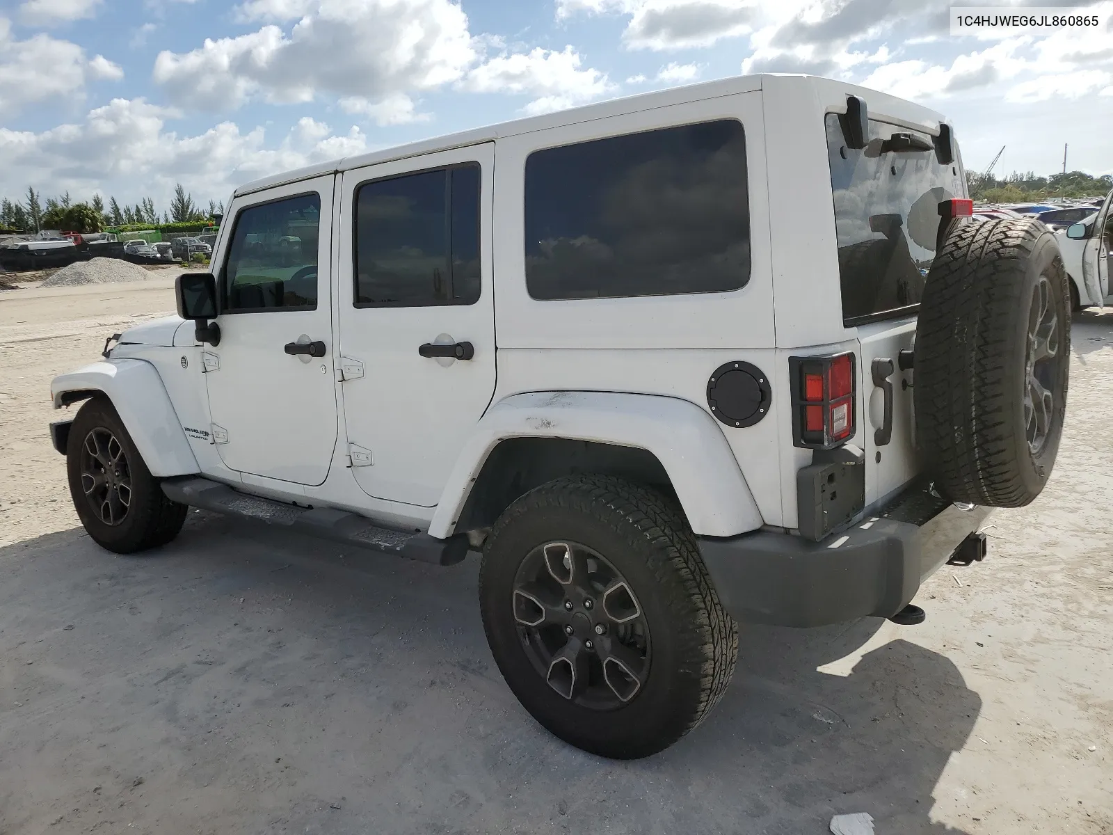 1C4HJWEG6JL860865 2018 Jeep Wrangler Unlimited Sahara