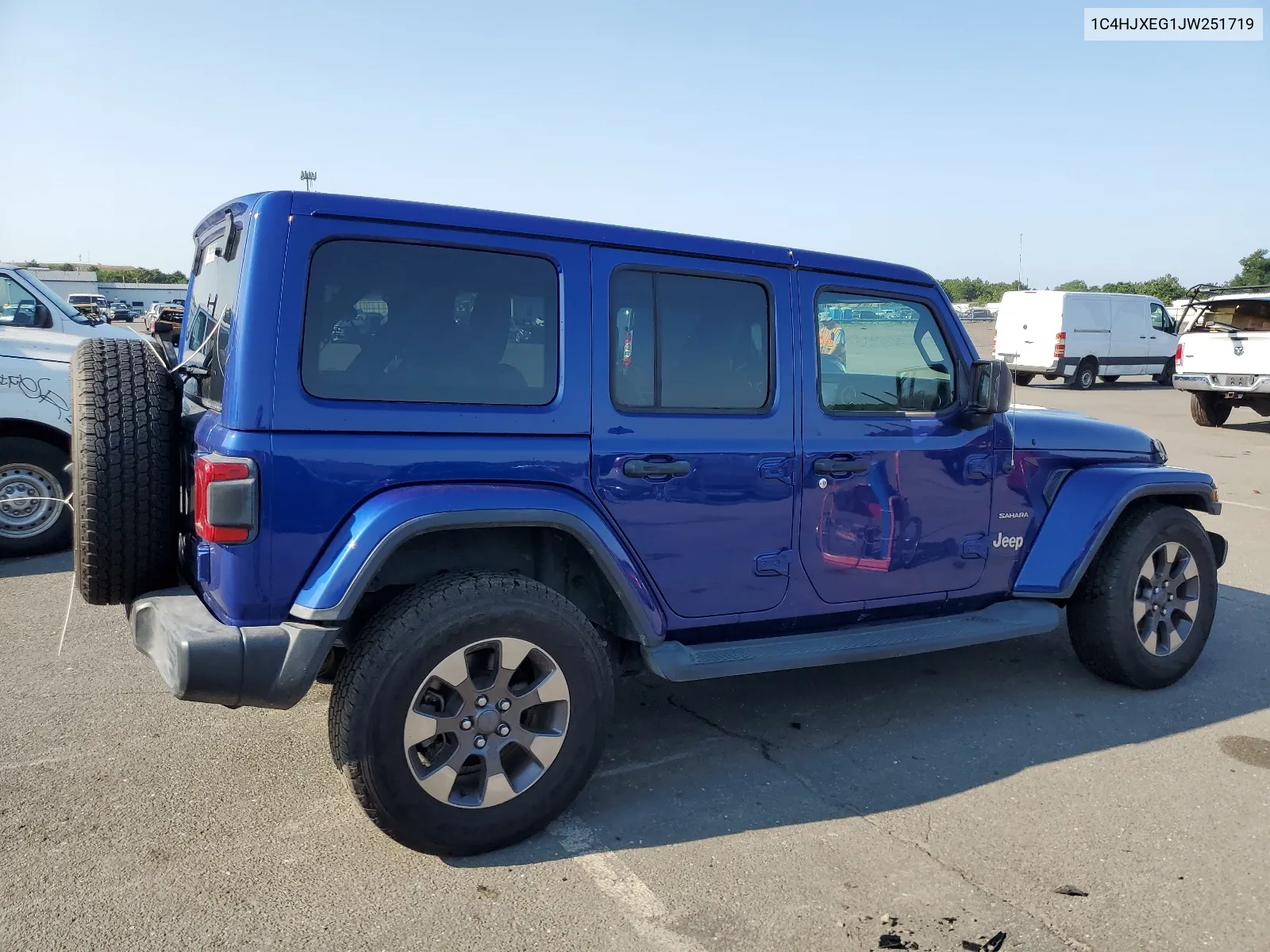 1C4HJXEG1JW251719 2018 Jeep Wrangler Unlimited Sahara