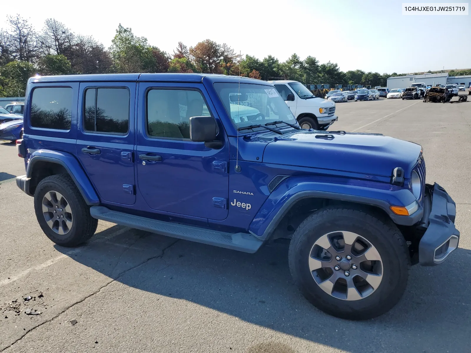 1C4HJXEG1JW251719 2018 Jeep Wrangler Unlimited Sahara