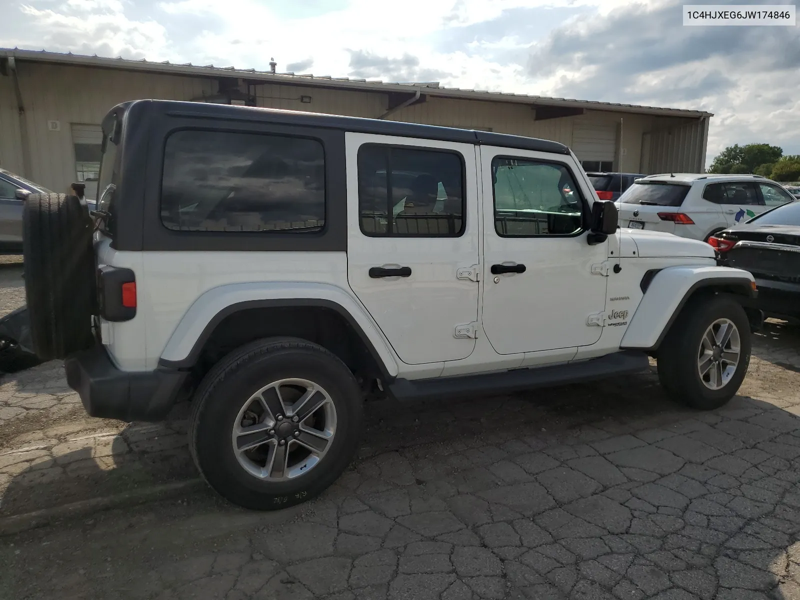 1C4HJXEG6JW174846 2018 Jeep Wrangler Unlimited Sahara