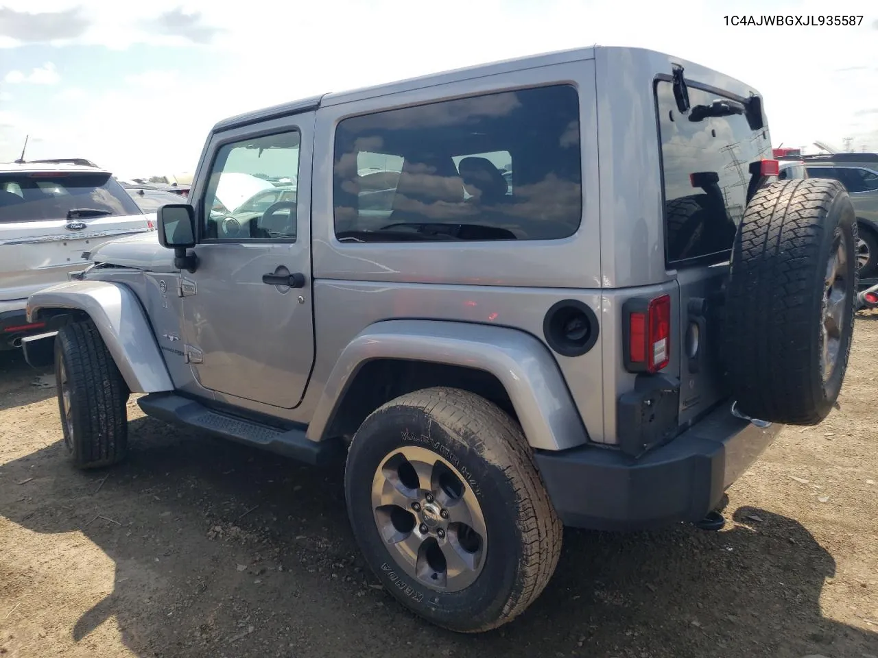 1C4AJWBGXJL935587 2018 Jeep Wrangler Sahara