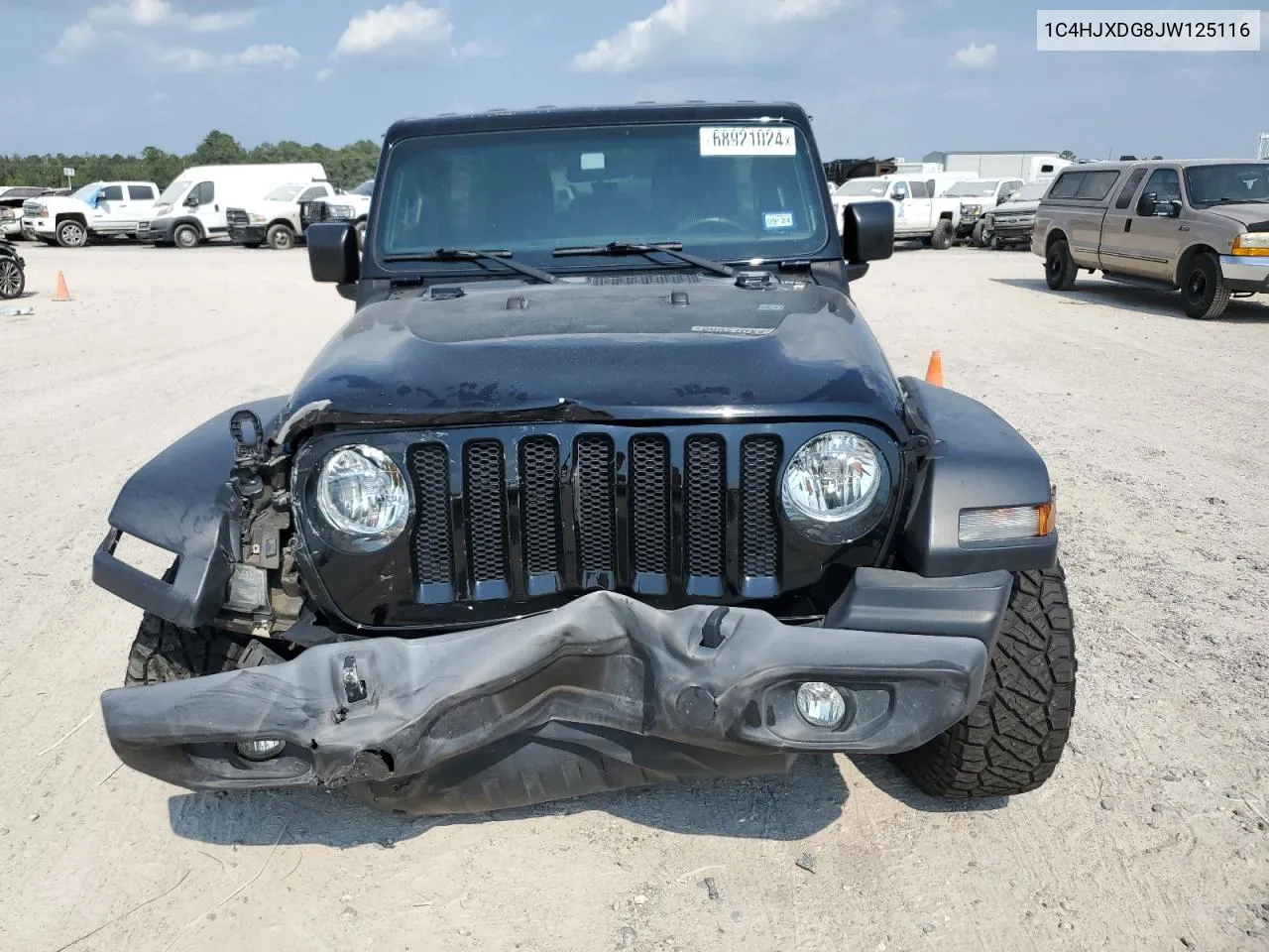 1C4HJXDG8JW125116 2018 Jeep Wrangler Unlimited Sport