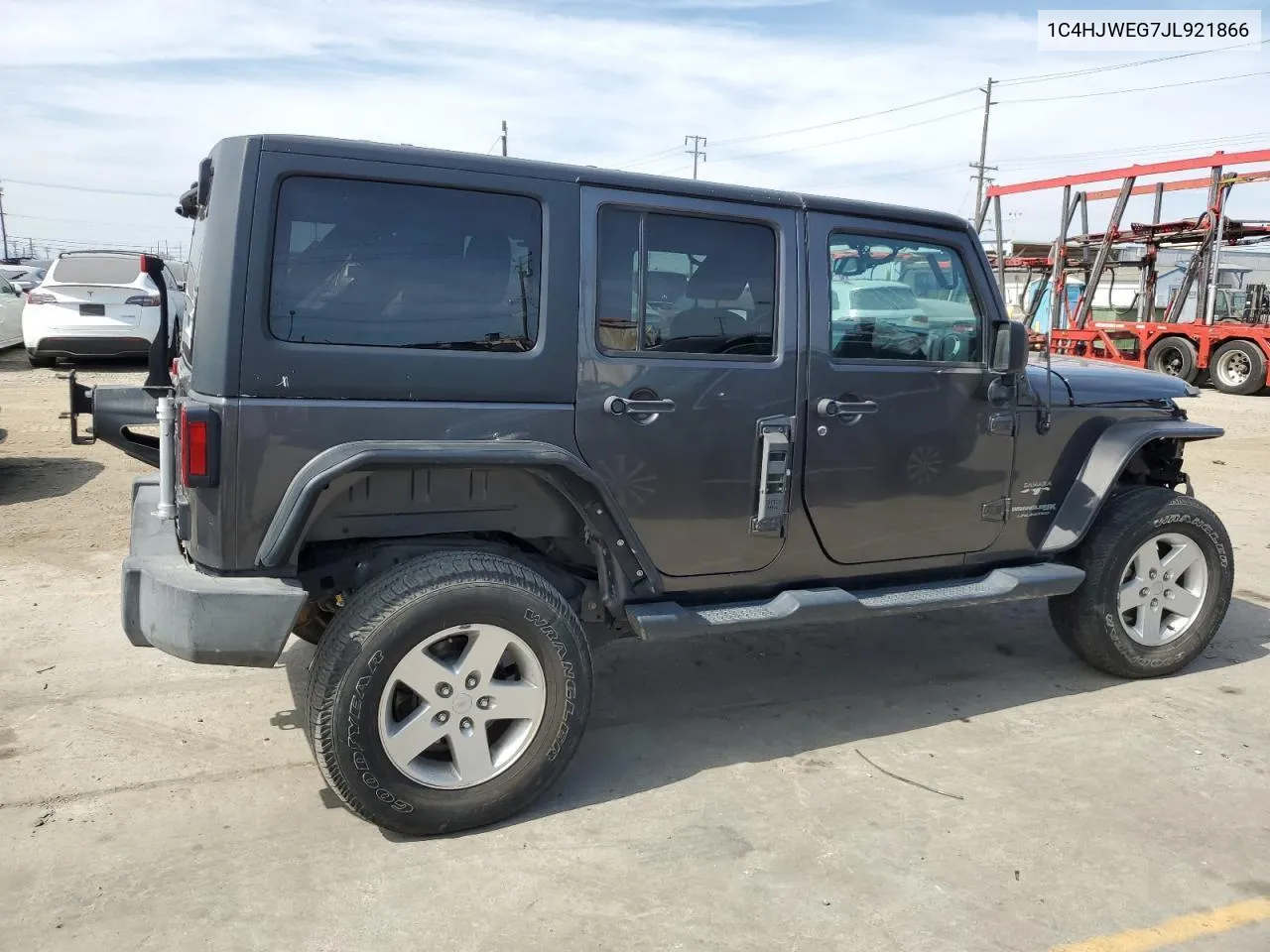 1C4HJWEG7JL921866 2018 Jeep Wrangler Unlimited Sahara