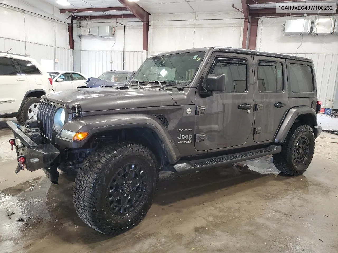 1C4HJXEG4JW108232 2018 Jeep Wrangler Unlimited Sahara