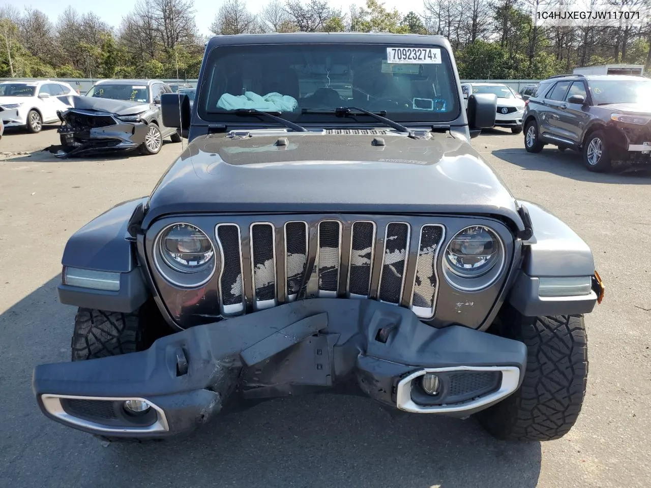 1C4HJXEG7JW117071 2018 Jeep Wrangler Unlimited Sahara