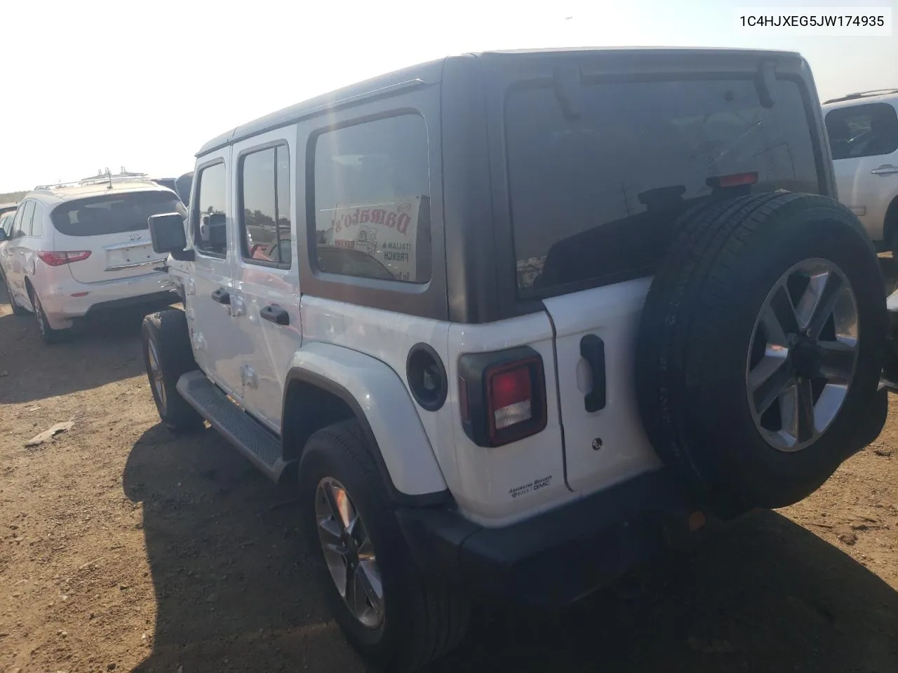 1C4HJXEG5JW174935 2018 Jeep Wrangler Unlimited Sahara