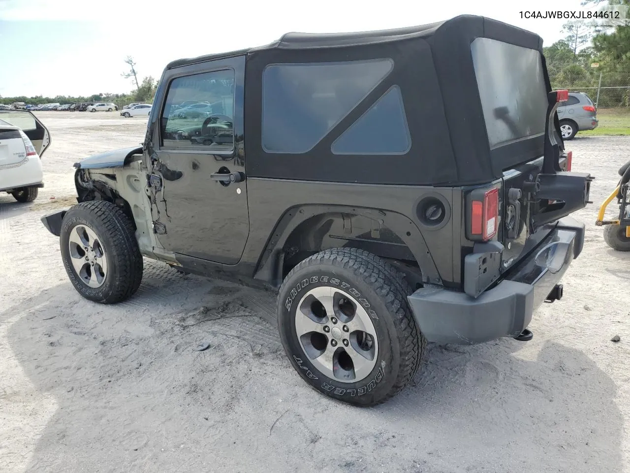 1C4AJWBGXJL844612 2018 Jeep Wrangler Sahara