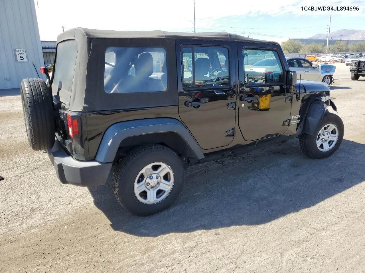 1C4BJWDG4JL894696 2018 Jeep Wrangler Unlimited Sport