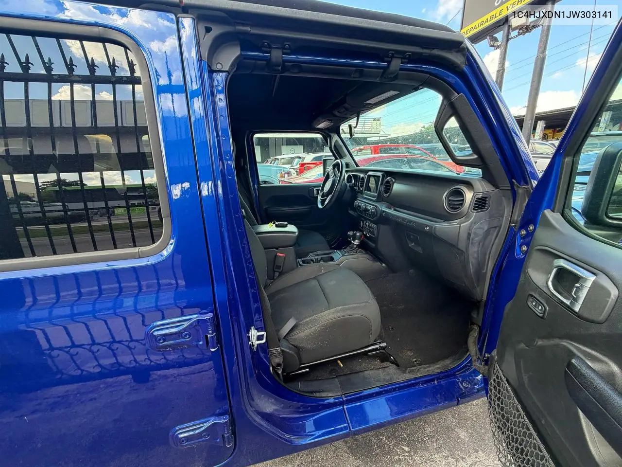1C4HJXDN1JW303141 2018 Jeep Wrangler Unlimited Sport