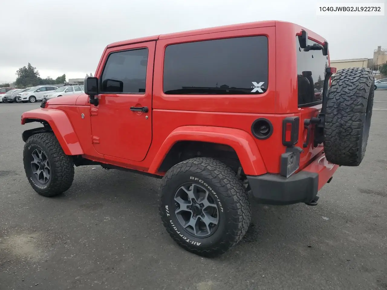 1C4GJWBG2JL922732 2018 Jeep Wrangler Sahara