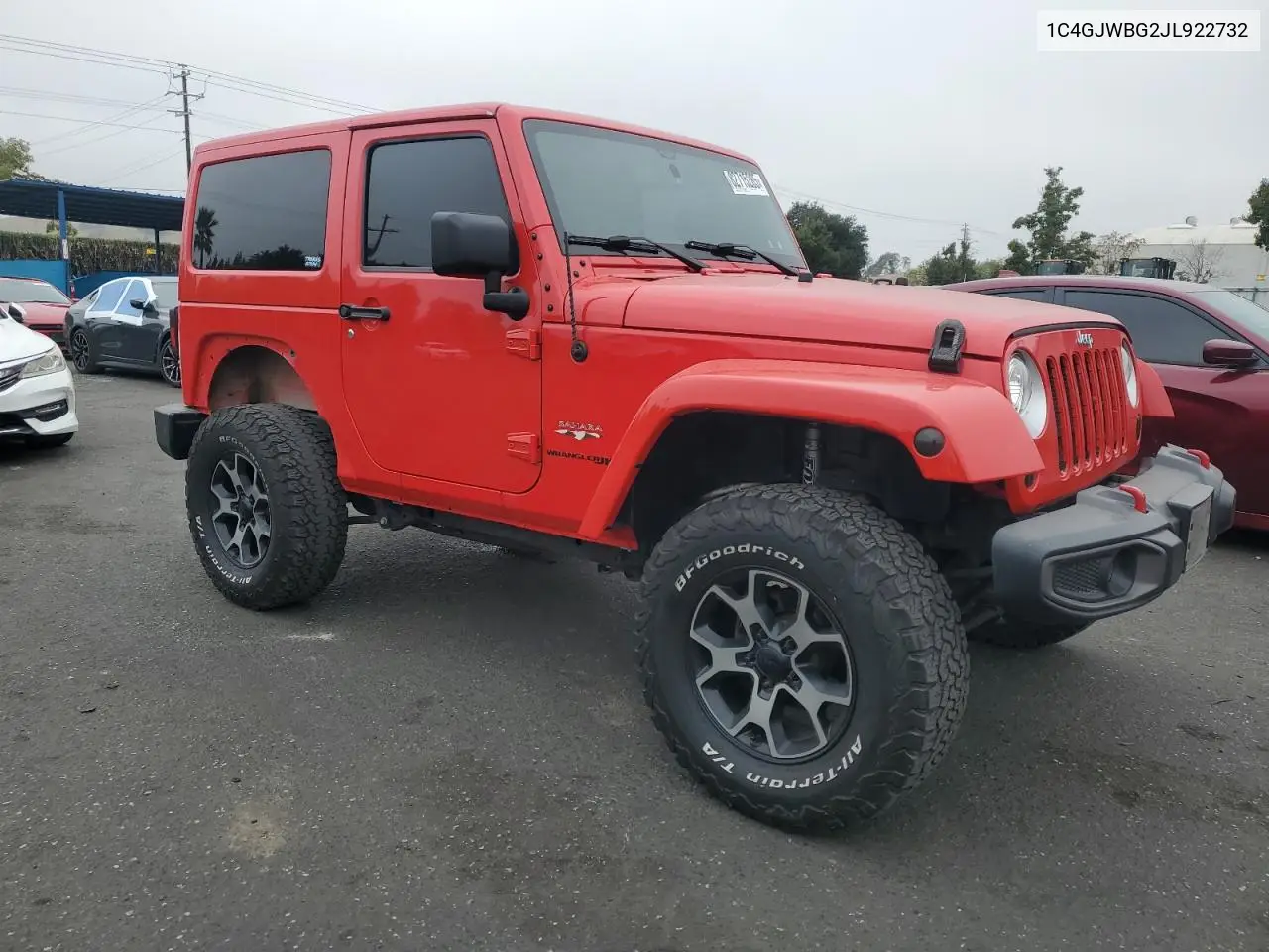 1C4GJWBG2JL922732 2018 Jeep Wrangler Sahara