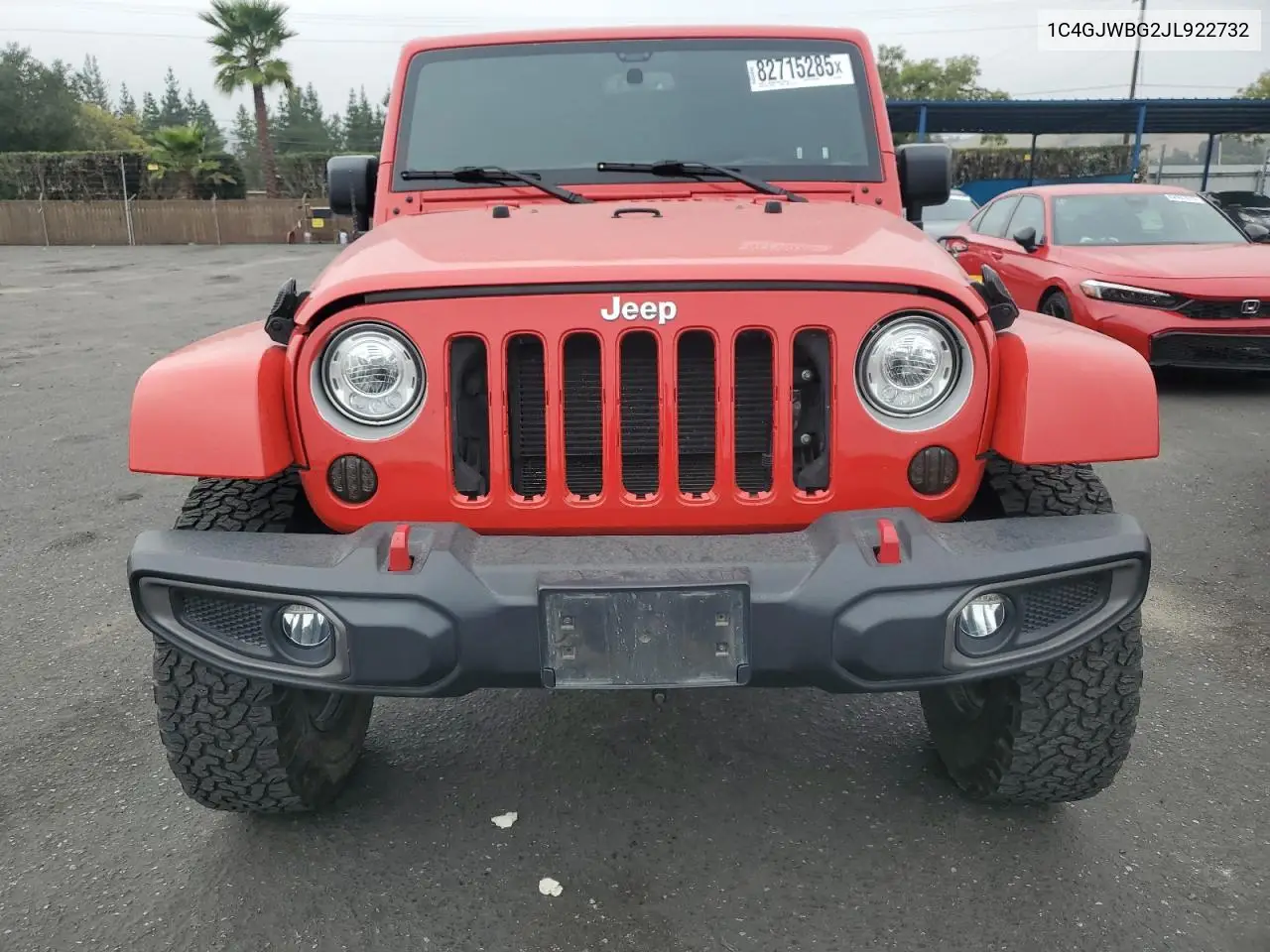 1C4GJWBG2JL922732 2018 Jeep Wrangler Sahara