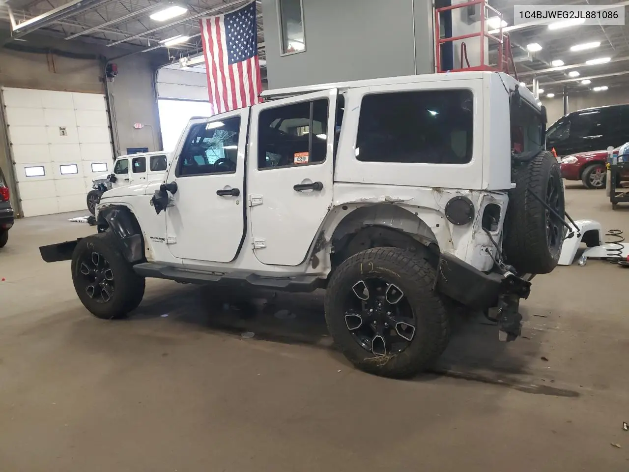 1C4BJWEG2JL881086 2018 Jeep Wrangler Unlimited Sahara