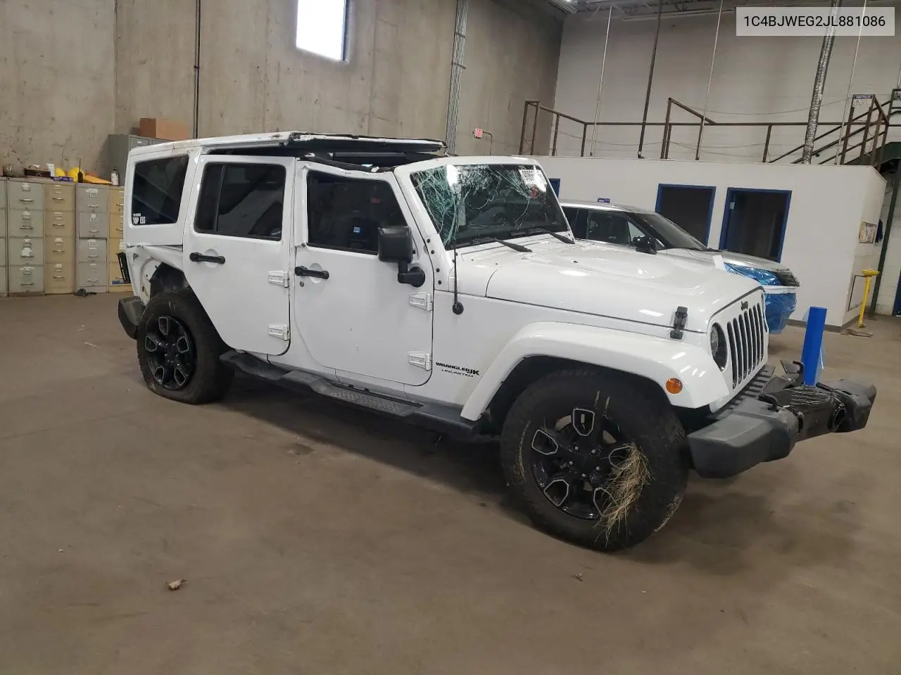 1C4BJWEG2JL881086 2018 Jeep Wrangler Unlimited Sahara