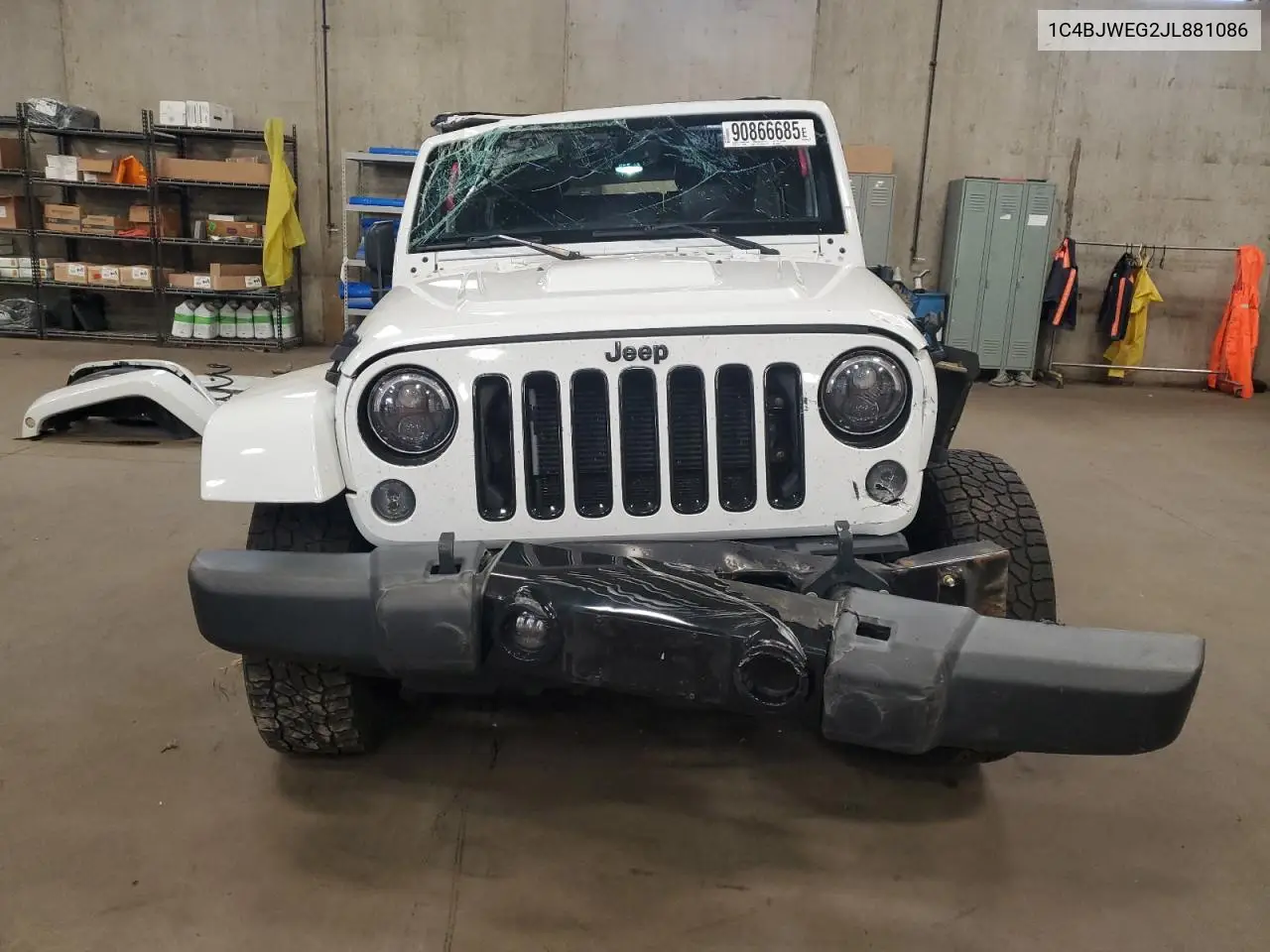 1C4BJWEG2JL881086 2018 Jeep Wrangler Unlimited Sahara