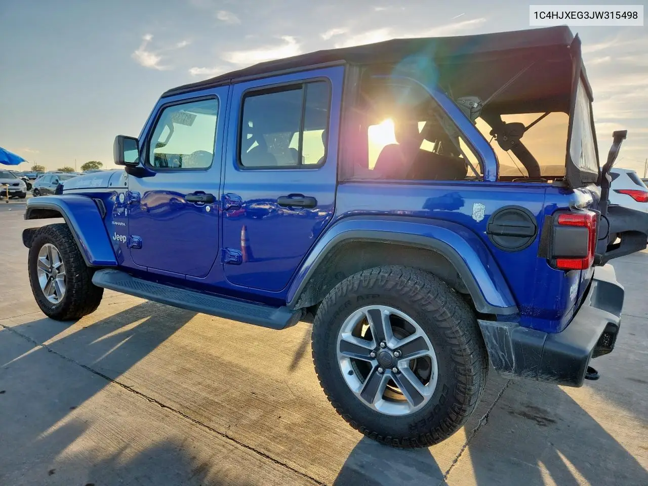 1C4HJXEG3JW315498 2018 Jeep Wrangler Unlimited Sahara