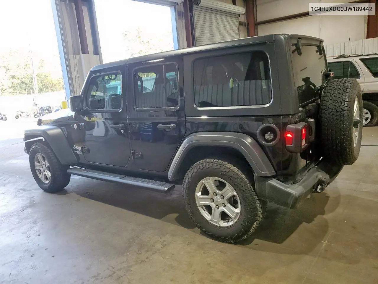 1C4HJXDG0JW189442 2018 Jeep Wrangler Unlimited Sport