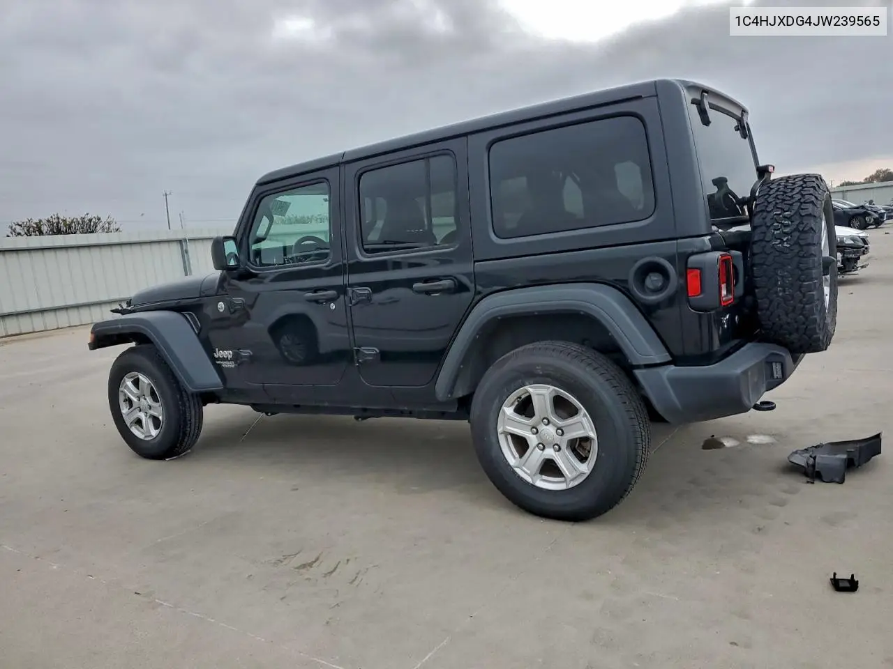 1C4HJXDG4JW239565 2018 Jeep Wrangler Unlimited Sport