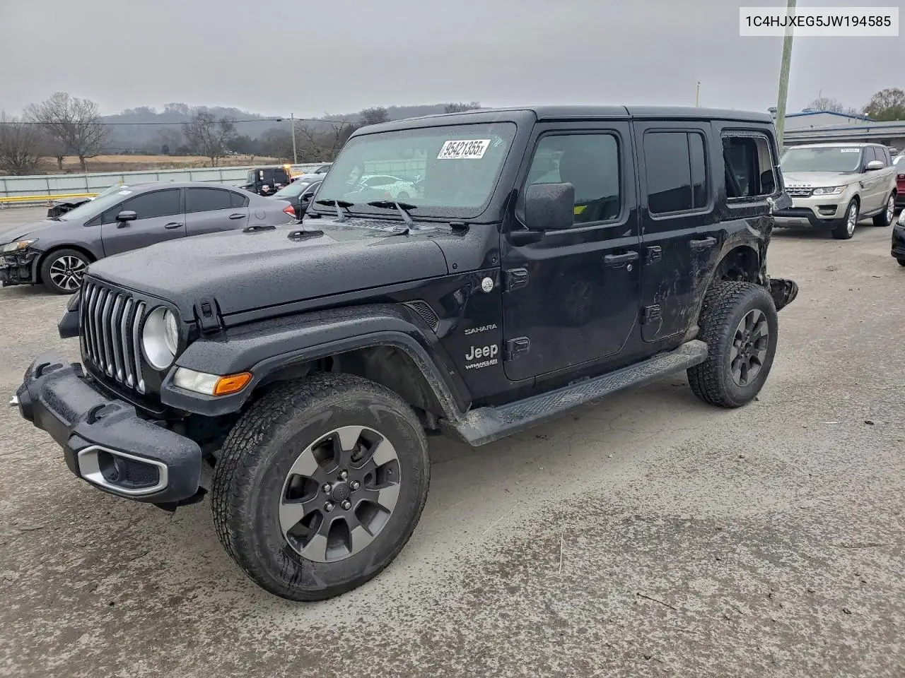 1C4HJXEG5JW194585 2018 Jeep Wrangler Unlimited Sahara