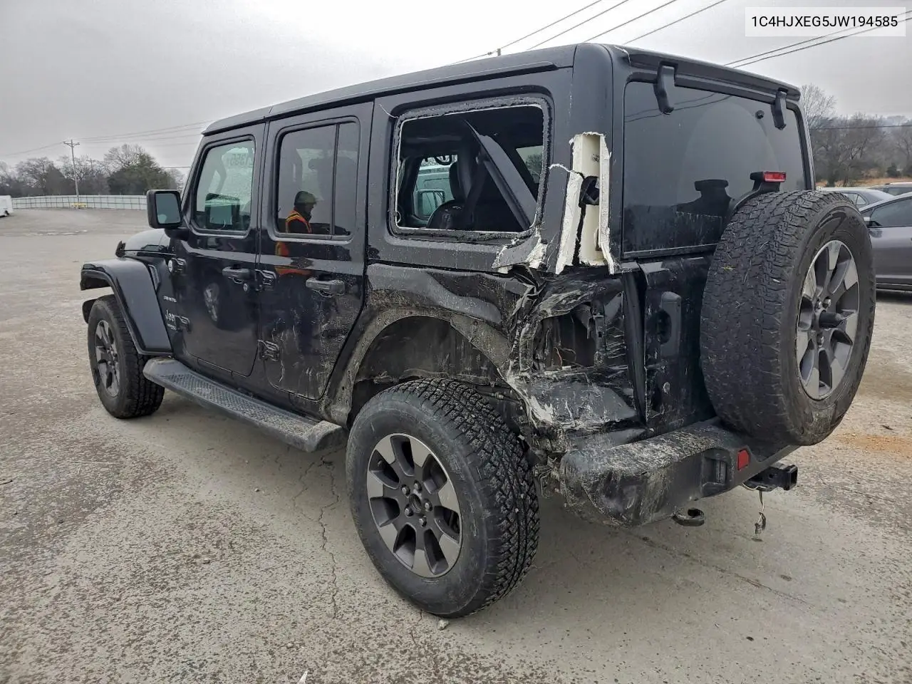 1C4HJXEG5JW194585 2018 Jeep Wrangler Unlimited Sahara