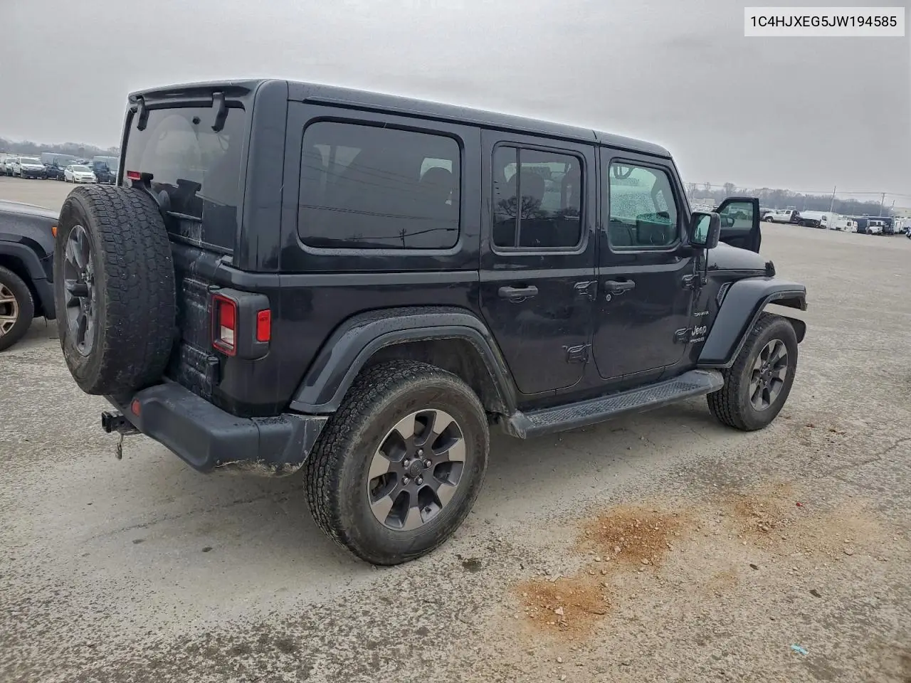 1C4HJXEG5JW194585 2018 Jeep Wrangler Unlimited Sahara