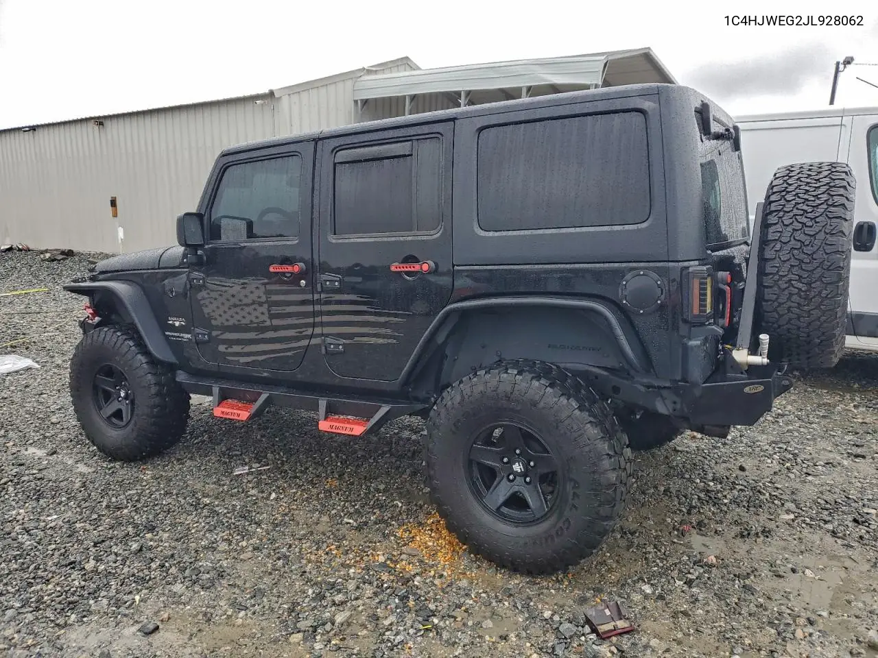 1C4HJWEG2JL928062 2018 Jeep Wrangler Unlimited Sahara