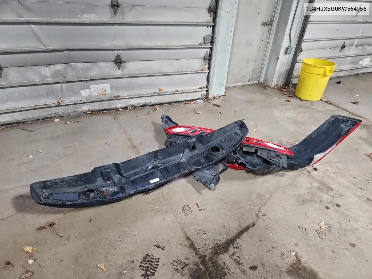 1C4HJXEG0KW564956 2019 Jeep Wrangler Unlimited Sahara