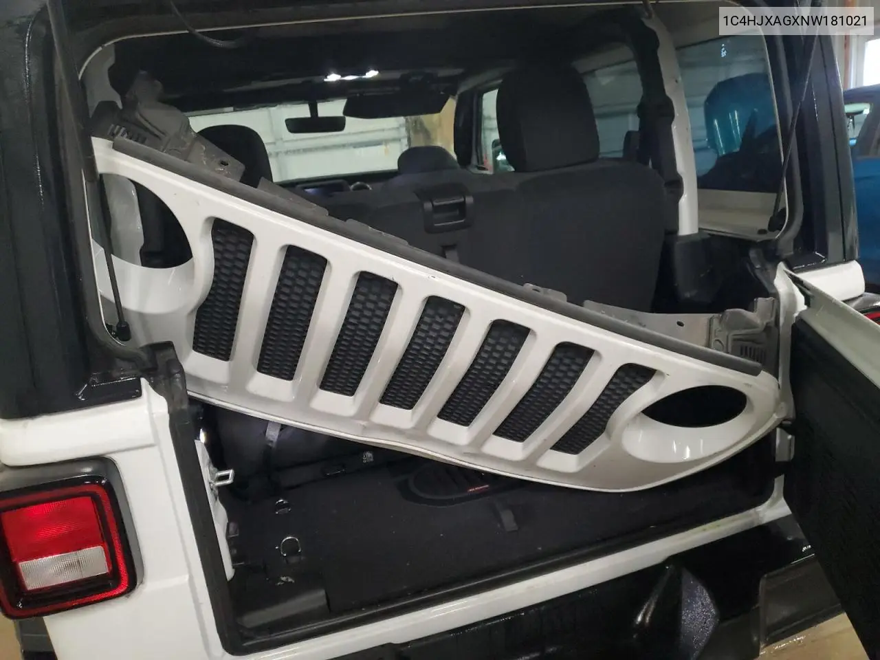 1C4HJXAGXNW181021 2022 Jeep Wrangler Sport