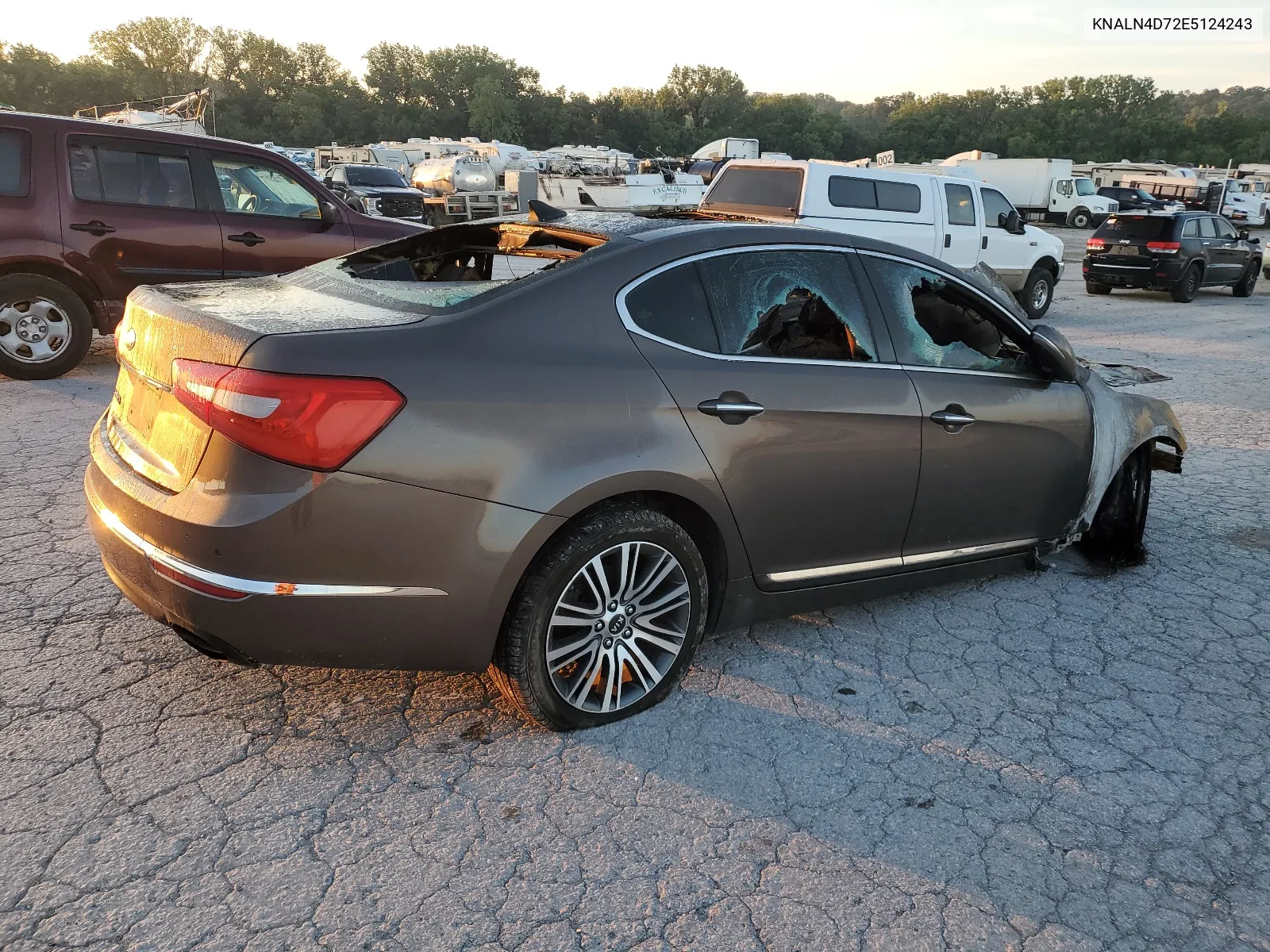 KNALN4D72E5124243 2014 Kia Cadenza Premium