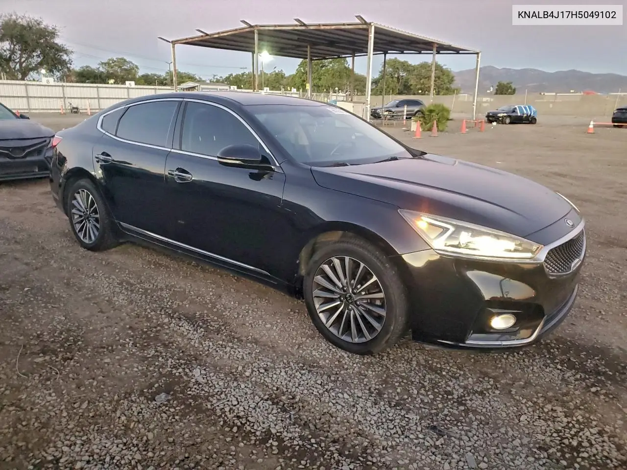 KNALB4J17H5049102 2017 Kia Cadenza Premium