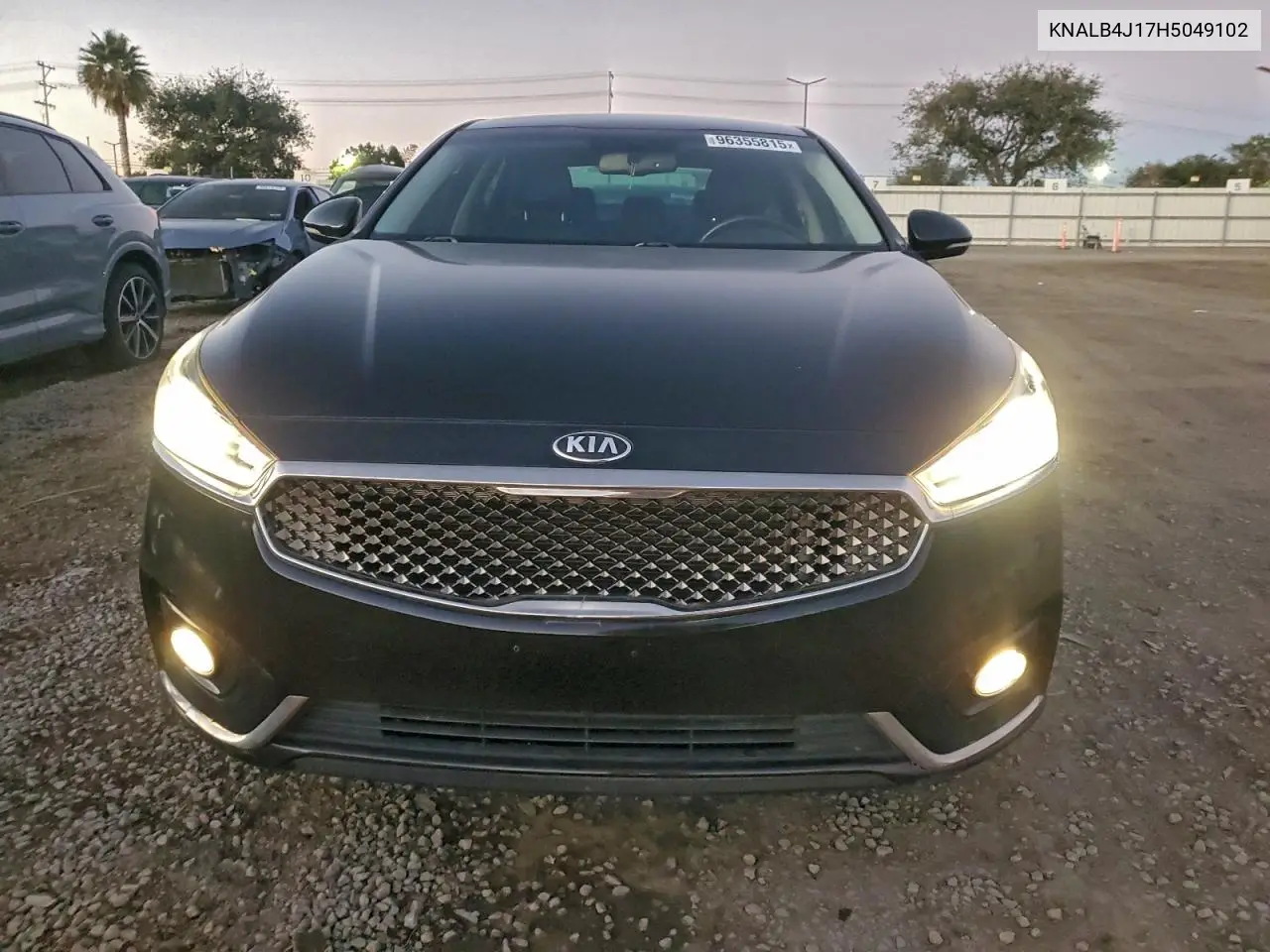 KNALB4J17H5049102 2017 Kia Cadenza Premium