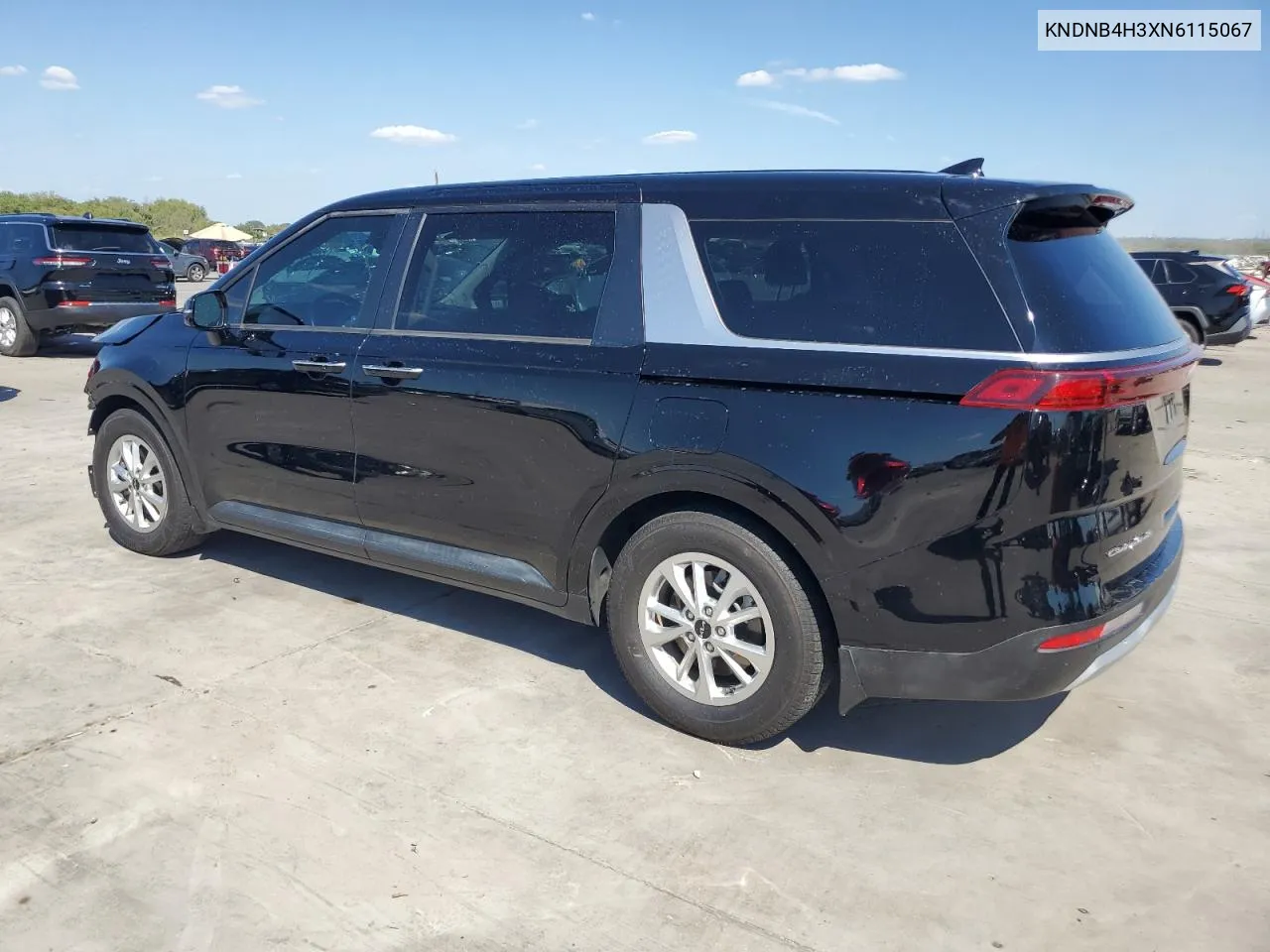 KNDNB4H3XN6115067 2022 Kia Carnival Lx