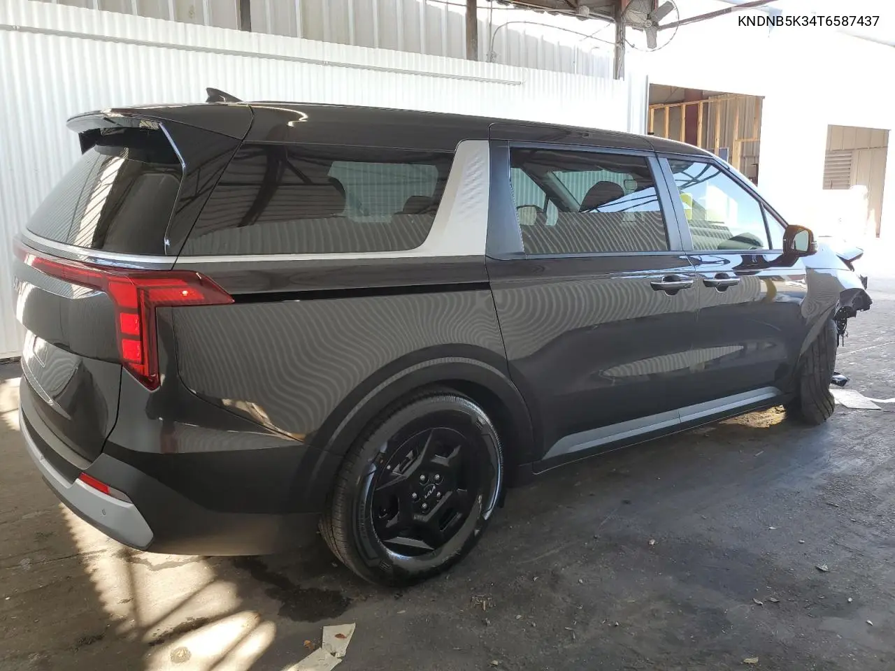 KNDNB5K34T6587437 2026 Kia Carnival Lx
